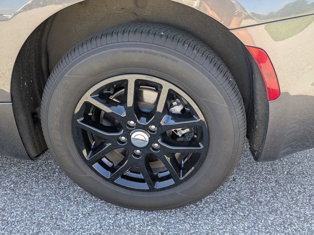 Used 2024 Chrysler Pacifica Touring-L FWD image 18