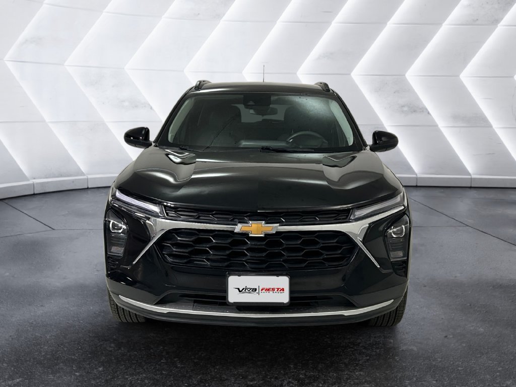 Used 2025 Chevrolet Trax LT FWD image 2