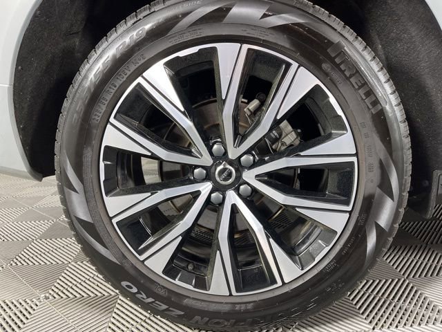 Used 2025 Volvo XC60 B5 Plus image 15
