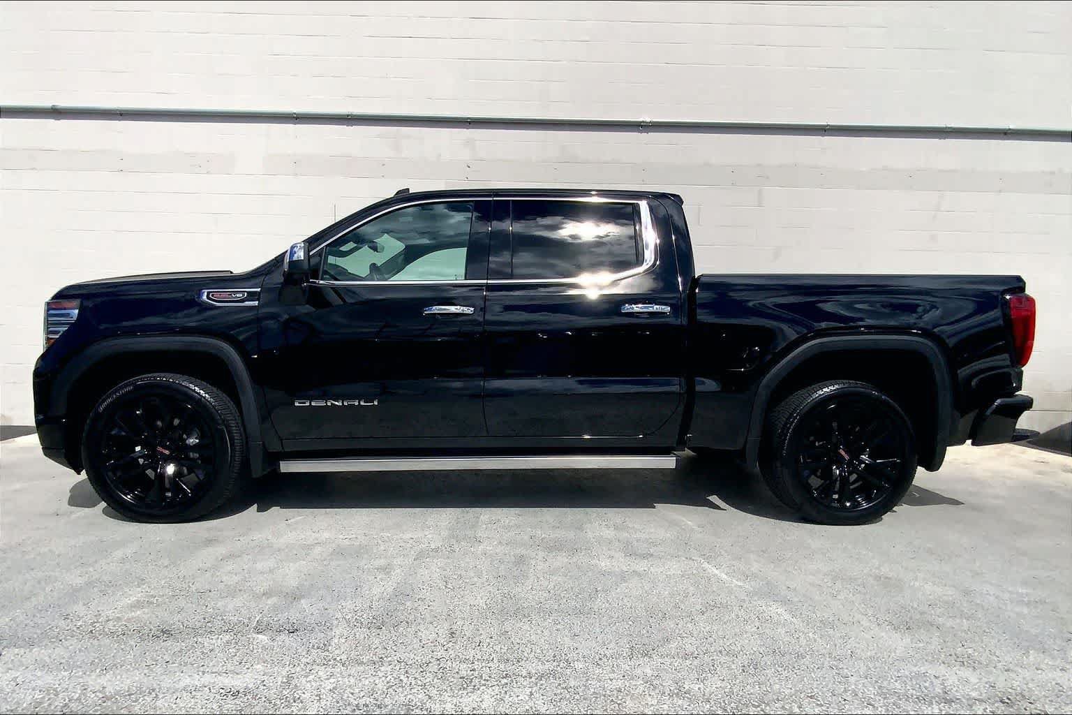 Used 2026 GMC Sierra 1500 Denali w/ Technology Package AWD/4WD image 3