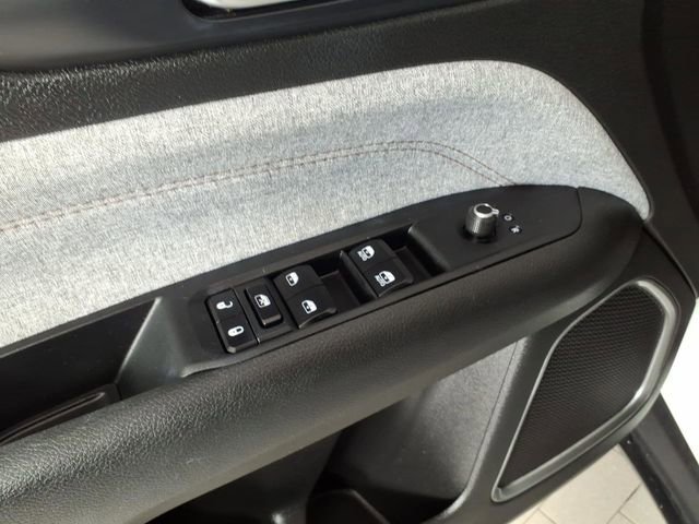 Used 2023 Jeep Compass Latitude image 15
