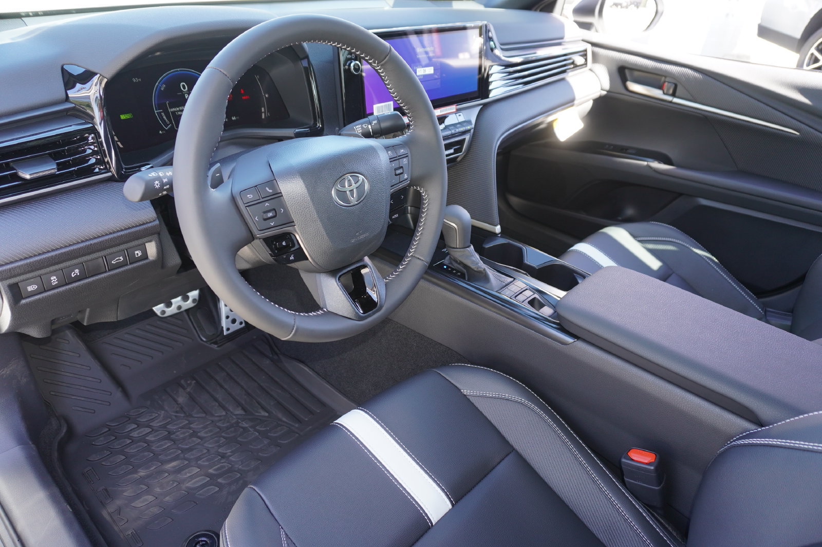 Used 2026 Toyota Camry SE w/ Multimedia Upgrade Package FWD image 10