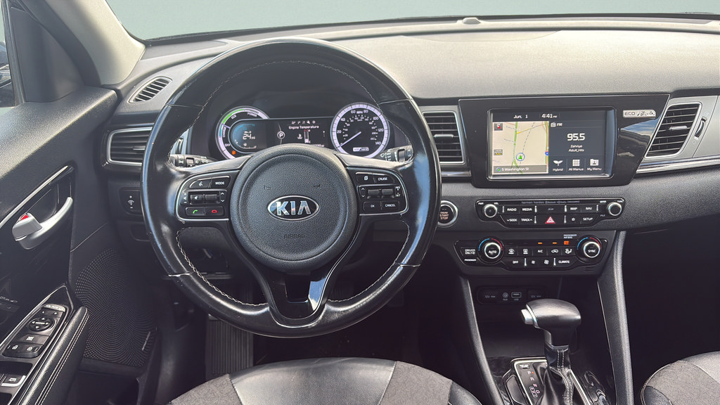 Used 2019 Kia Niro S Touring FWD image 11
