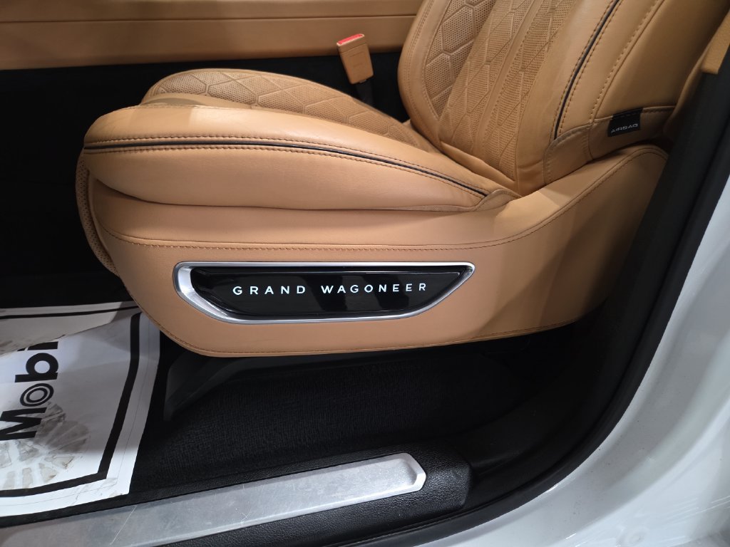 Used 2023 Jeep Grand Wagoneer Series III AWD/4WD image 31