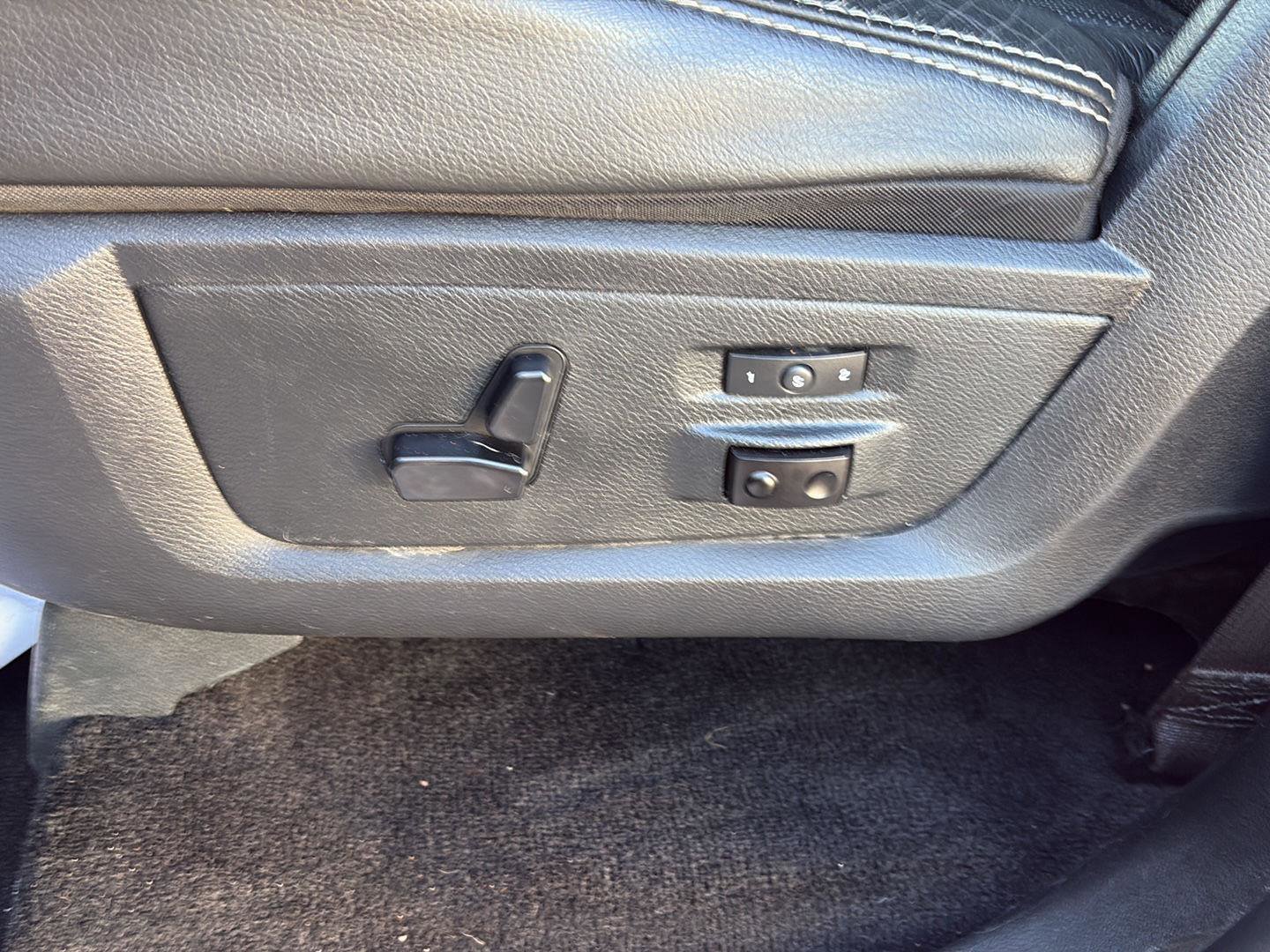 Used 2015 RAM 2500 Laramie w/ Protection Group image 14