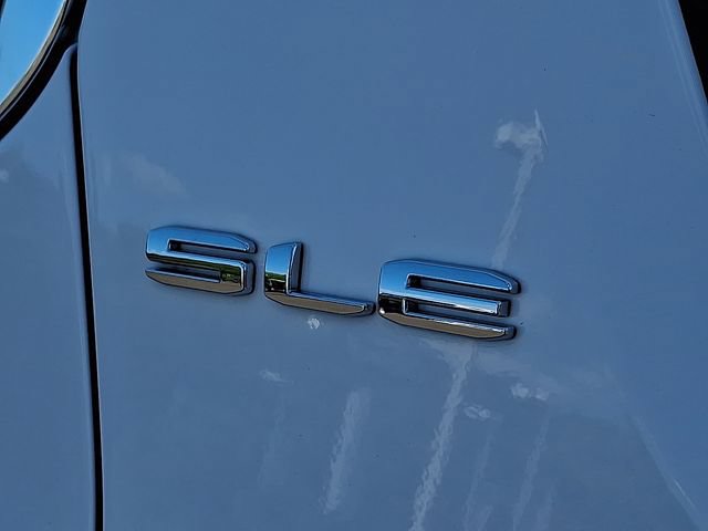 Used 2023 GMC Acadia SLE w/ Driver Convenience Package FWD image 30