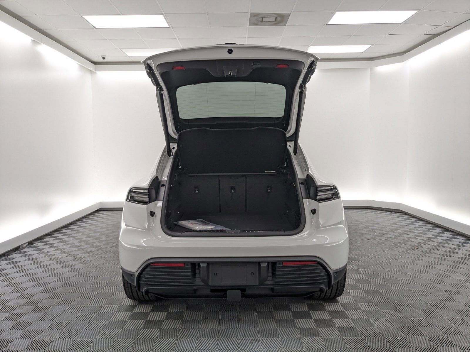 New 2025 Porsche Macan 4 Electric image 24