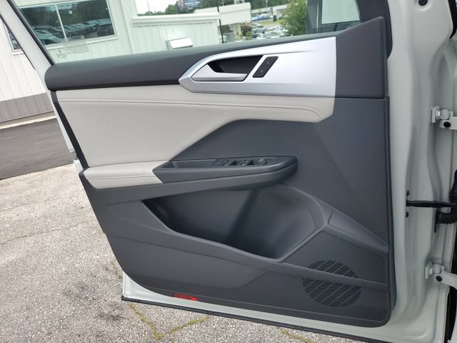 New 2026 Volkswagen Taos SE FWD image 29