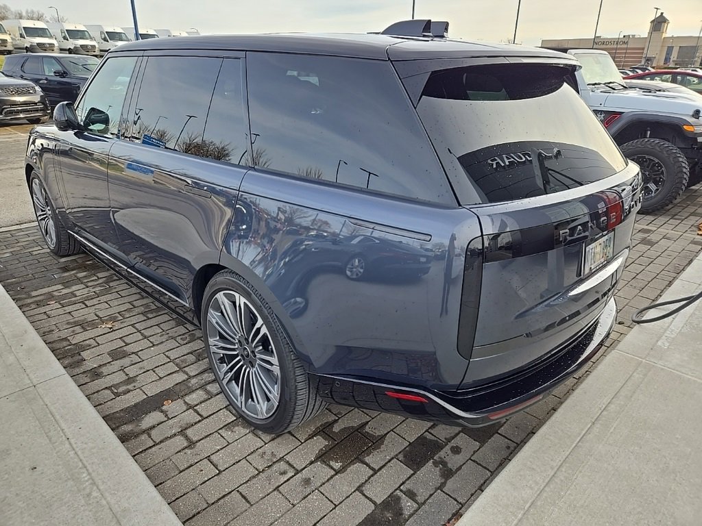 Used 2025 Land Rover Range Rover Long Wheelbase SE image 7