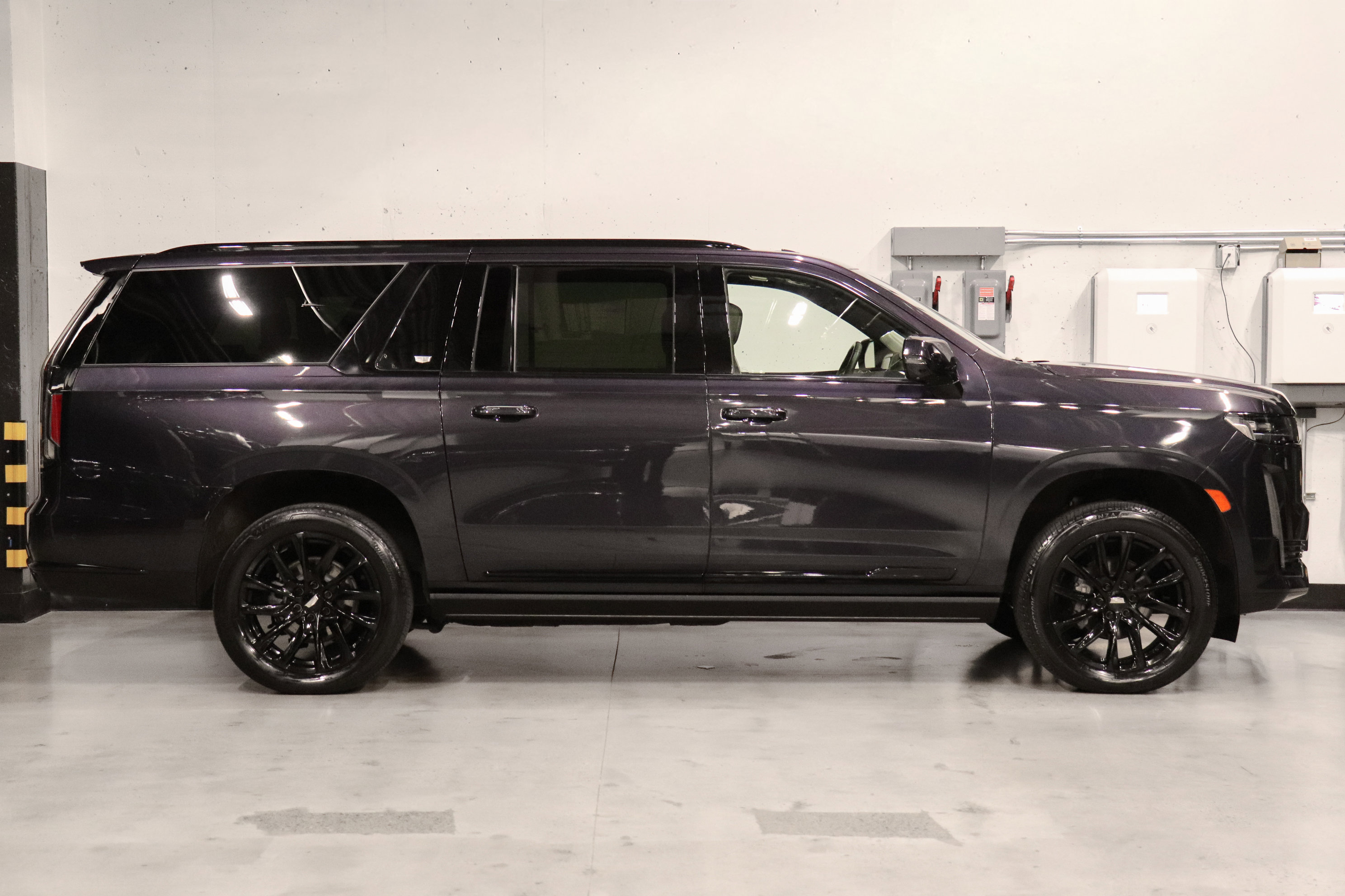 Used 2023 Cadillac Escalade ESV Sport Platinum w/ LPO, ONYX Package AWD/4WD image 6