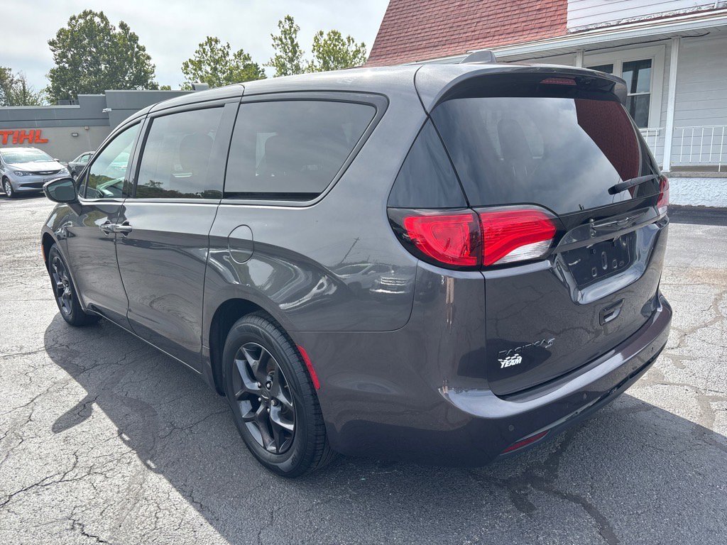 Used 2018 Chrysler Pacifica Touring Plus w/ S Appearance Package image 5