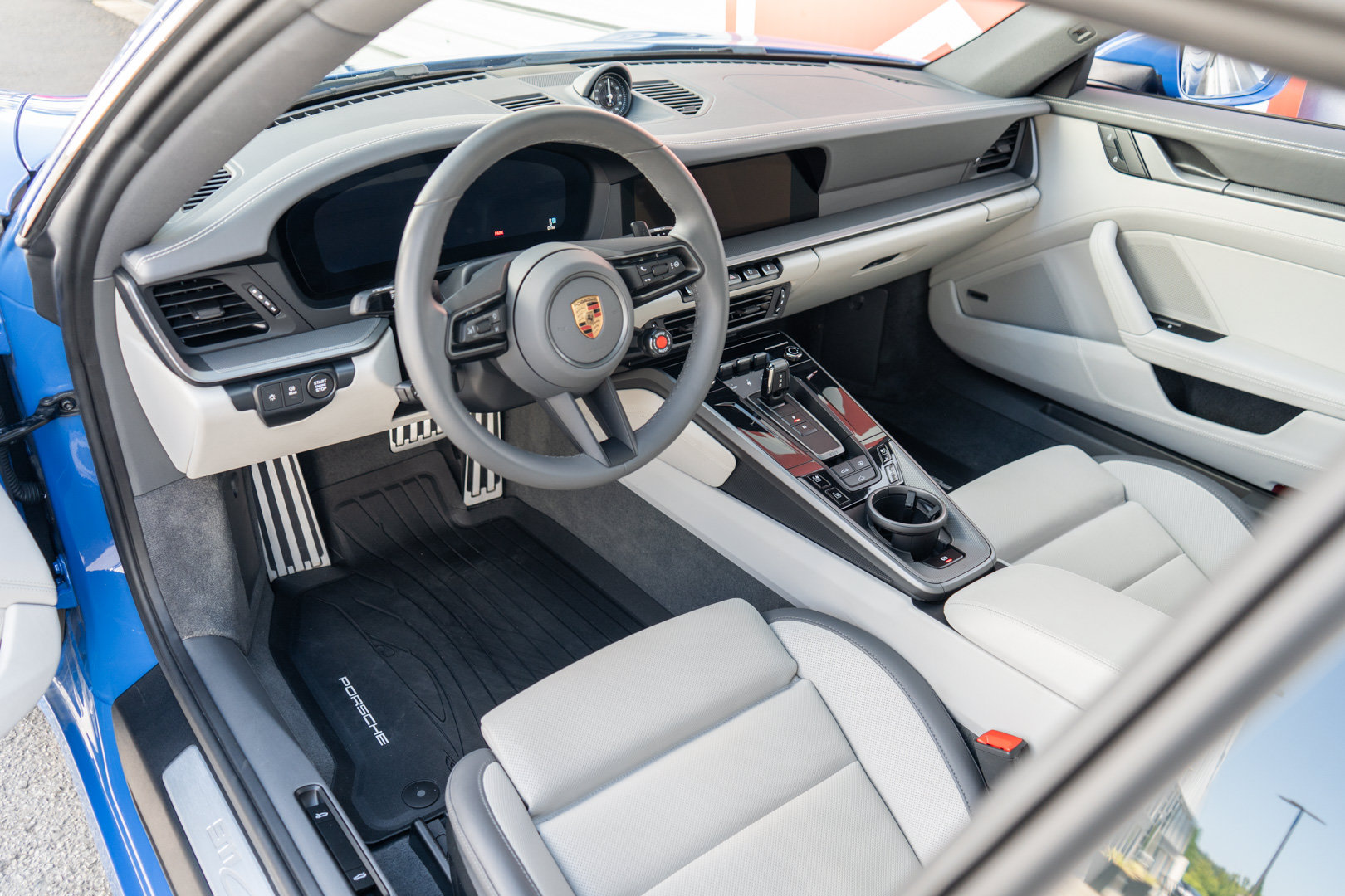 Used 2025 Porsche 911 Carrera RWD image 8