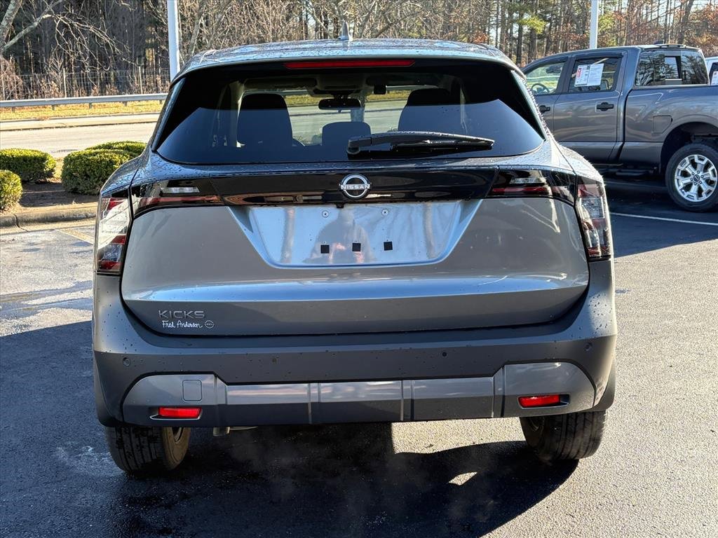 Used 2025 Nissan Kicks SV w/ Charging Package image 6