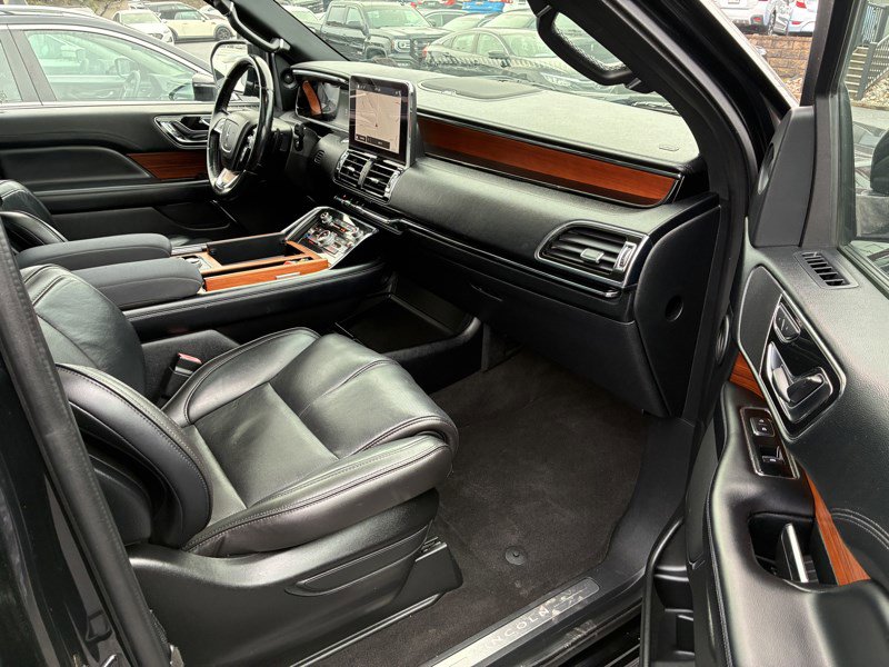 Used 2018 Lincoln Navigator Select image 30