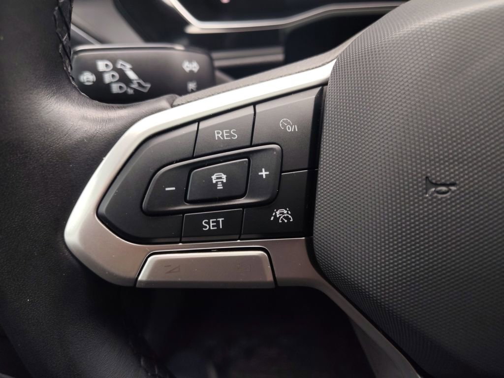 Used 2023 Volkswagen Jetta SE w/ Panoramic Sunroof Package image 11