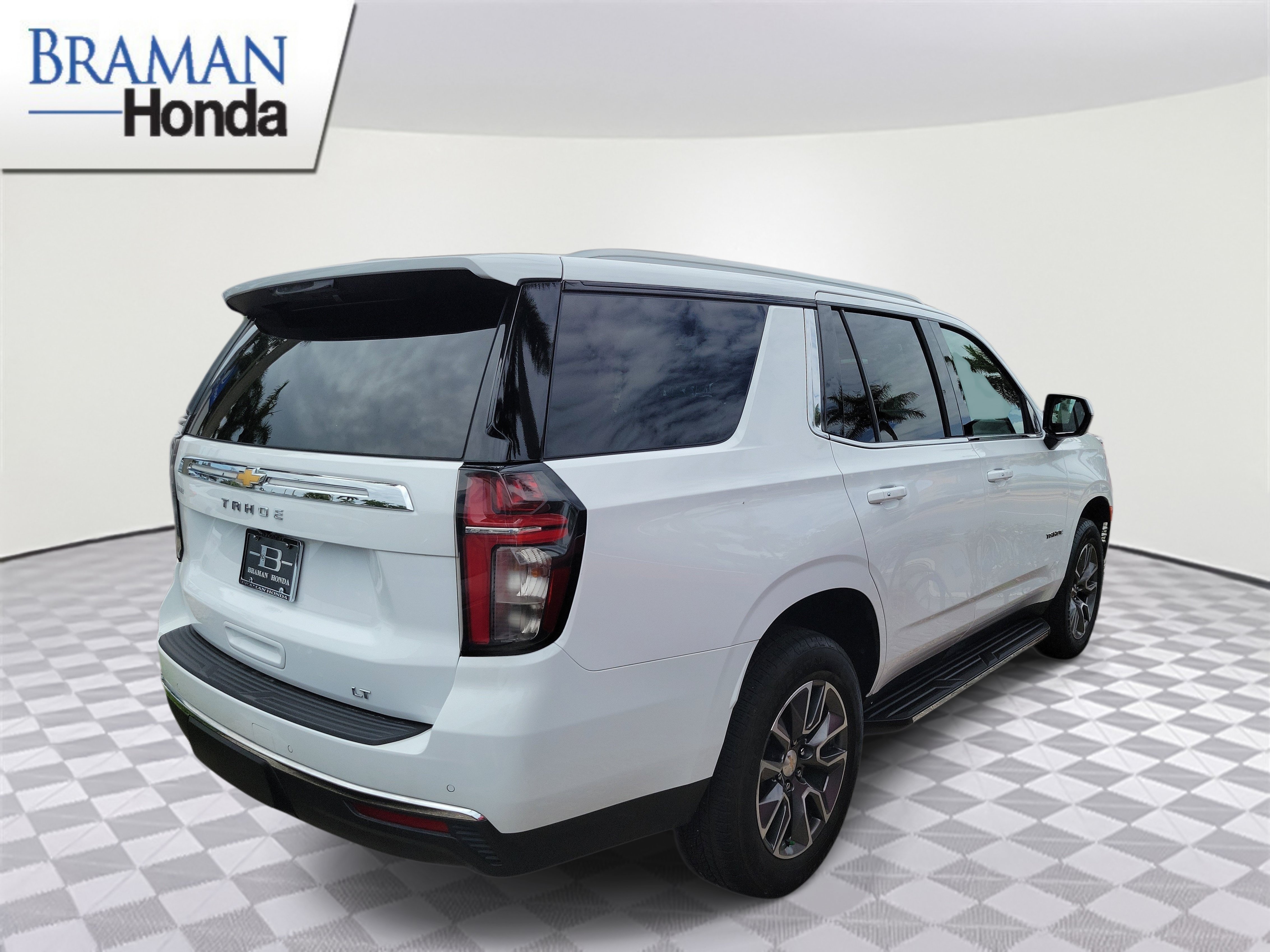 Used 2024 Chevrolet Tahoe LT RWD image 3
