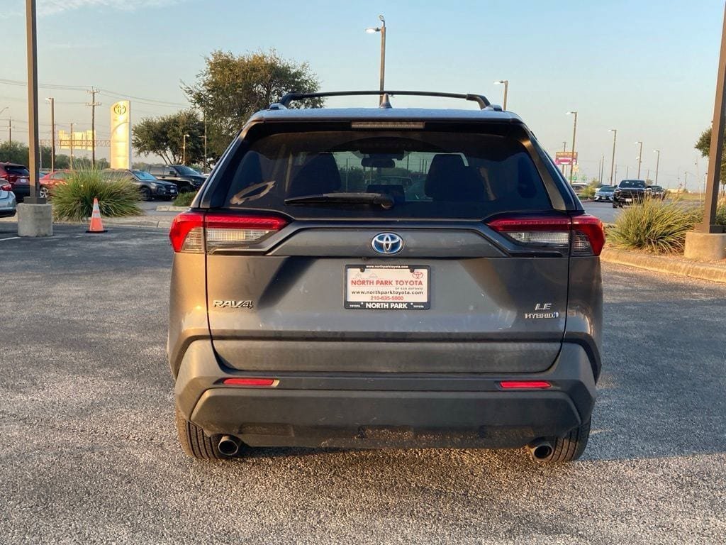 Used 2019 Toyota RAV4 LE w/ Carpet Mat Package AWD/4WD image 6