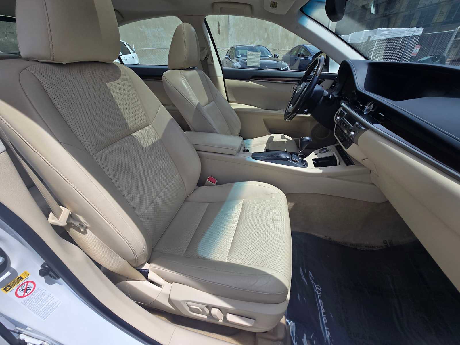 Used 2015 Lexus ES 350 w/ Luxury Package FWD image 10