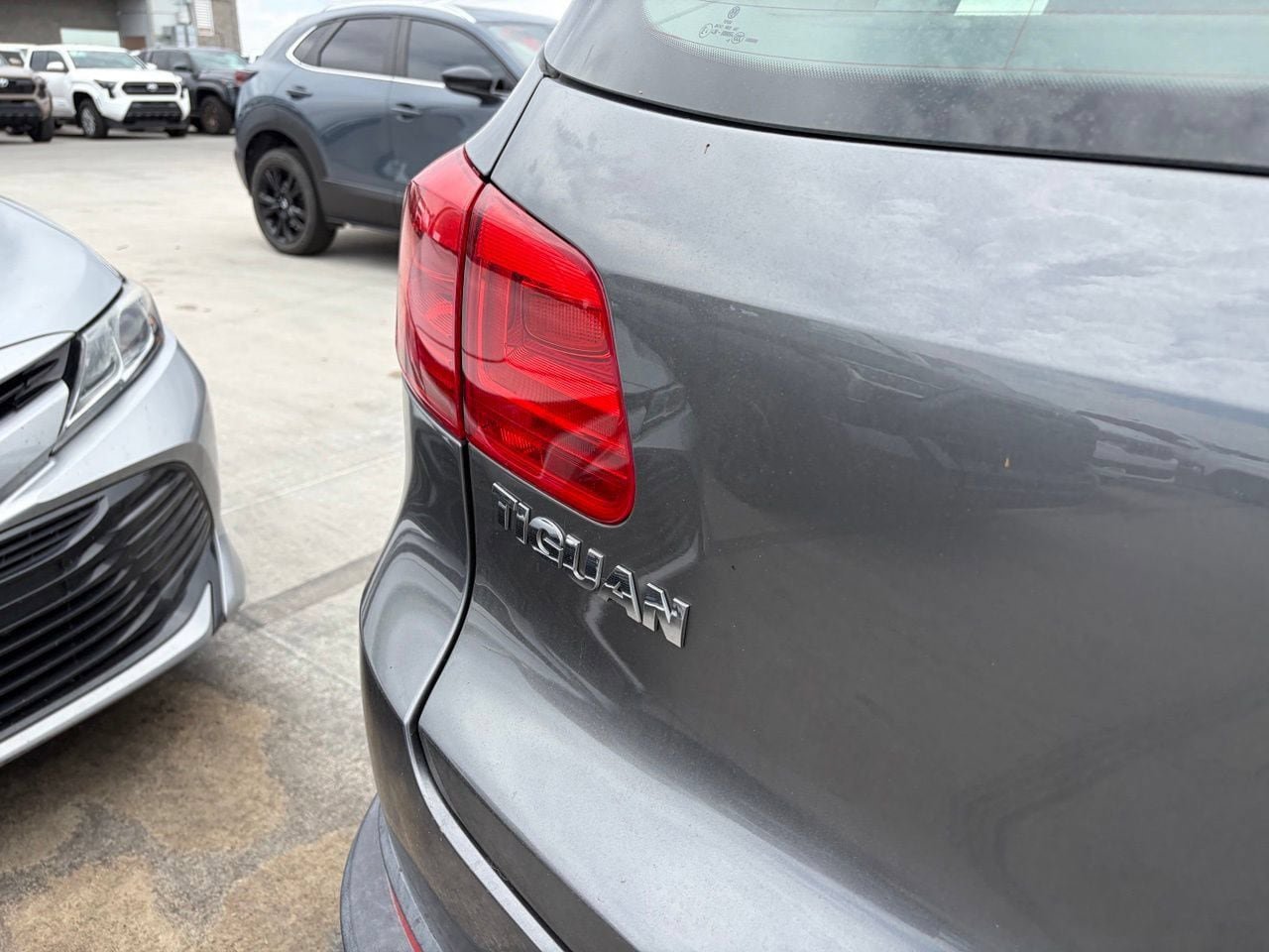 Used 2016 Volkswagen Tiguan S FWD image 5