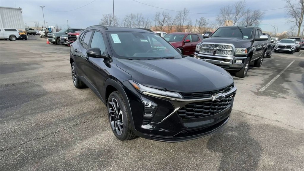 New 2026 Chevrolet Trax RS w/ Sunroof Package image 4
