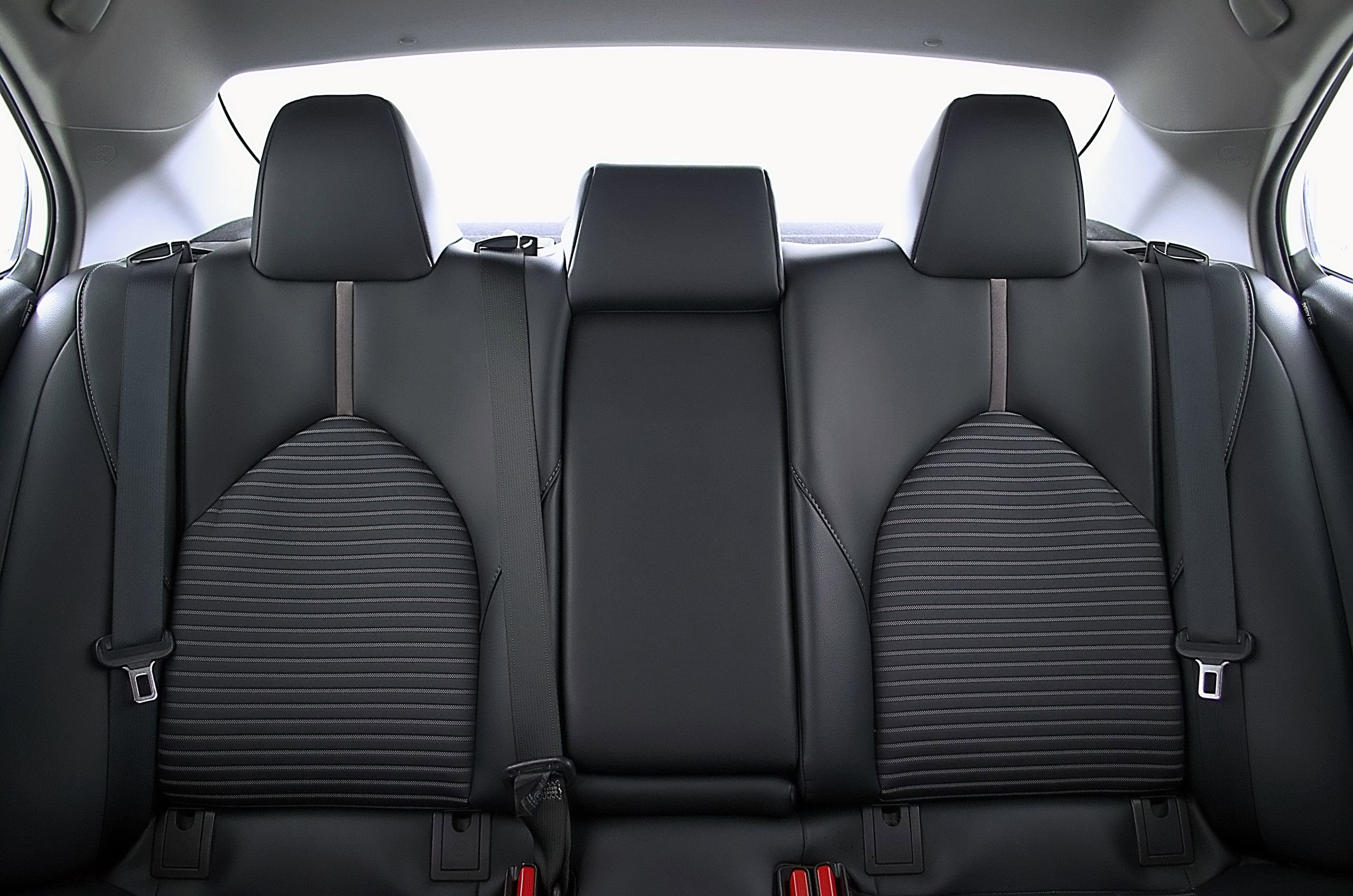 Used 2020 Toyota Camry SE FWD image 18