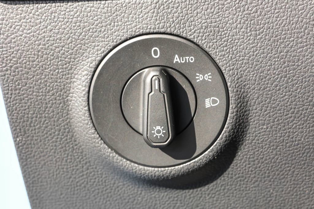 Used 2024 Volkswagen Taos SE image 18