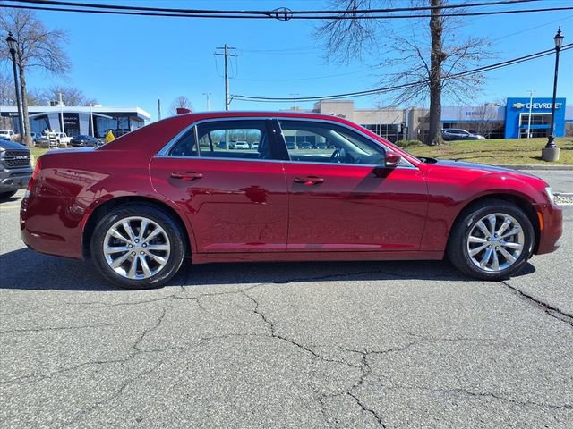Used 2021 Chrysler 300 Touring L image 9