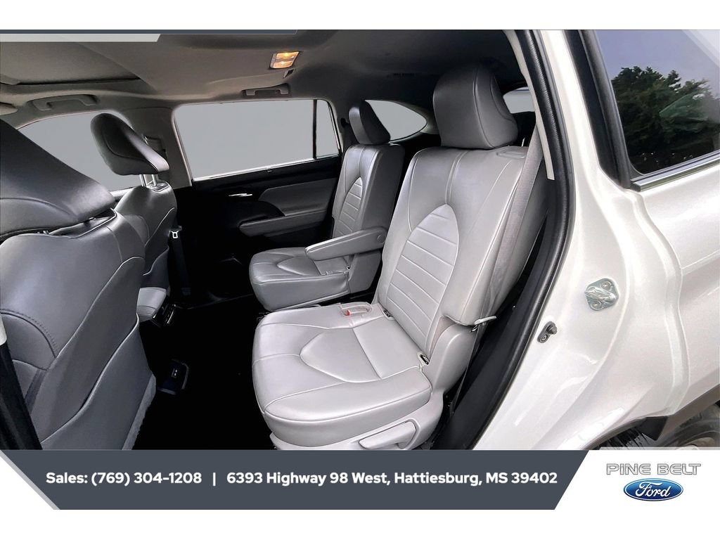 Used 2023 Toyota Highlander XLE FWD image 20