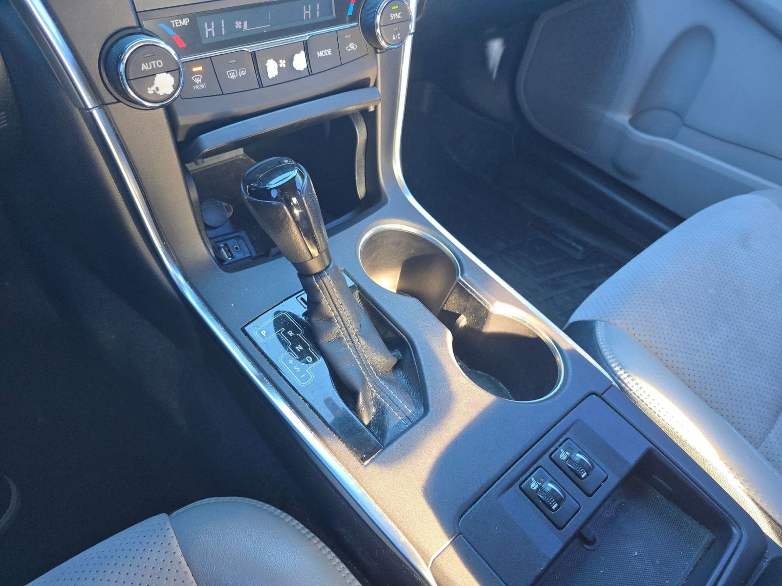 Used 2016 Toyota Camry XSE image 17