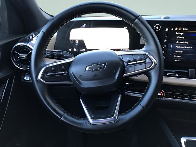 Used 2025 Chevrolet Equinox ACTIV image 14