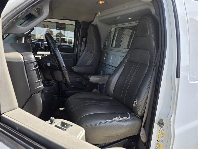 Used 2019 Chevrolet Express 2500 w/ Driver Convenience Package RWD image 9