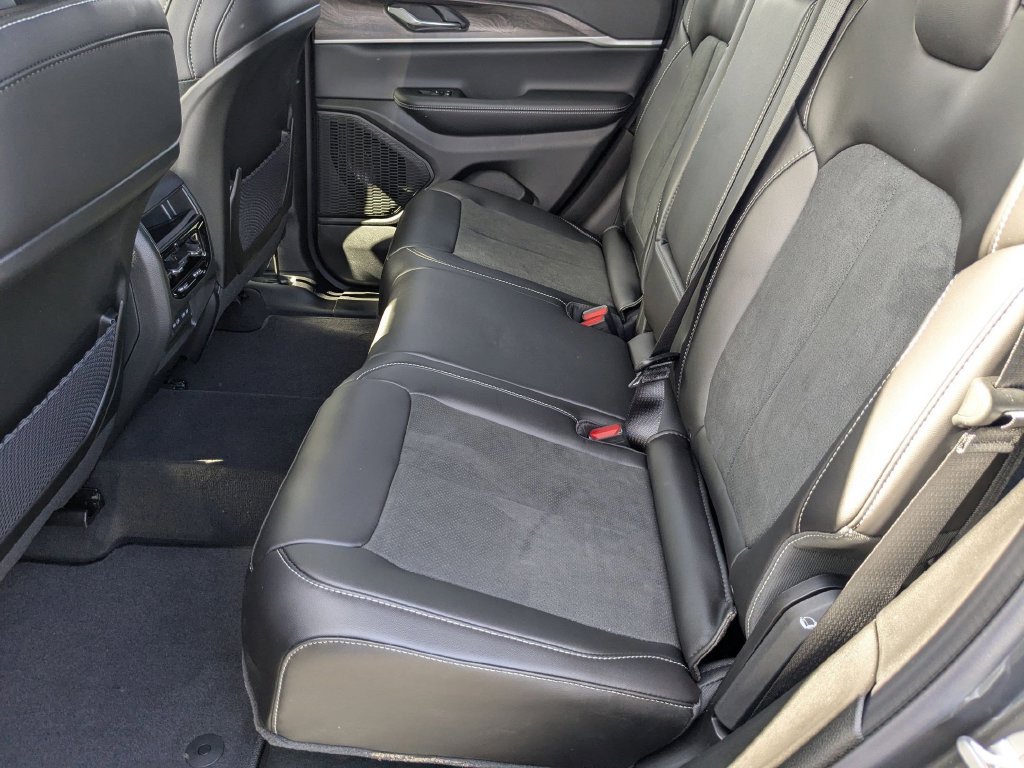 New 2026 Jeep Grand Cherokee Altitude AWD/4WD image 26