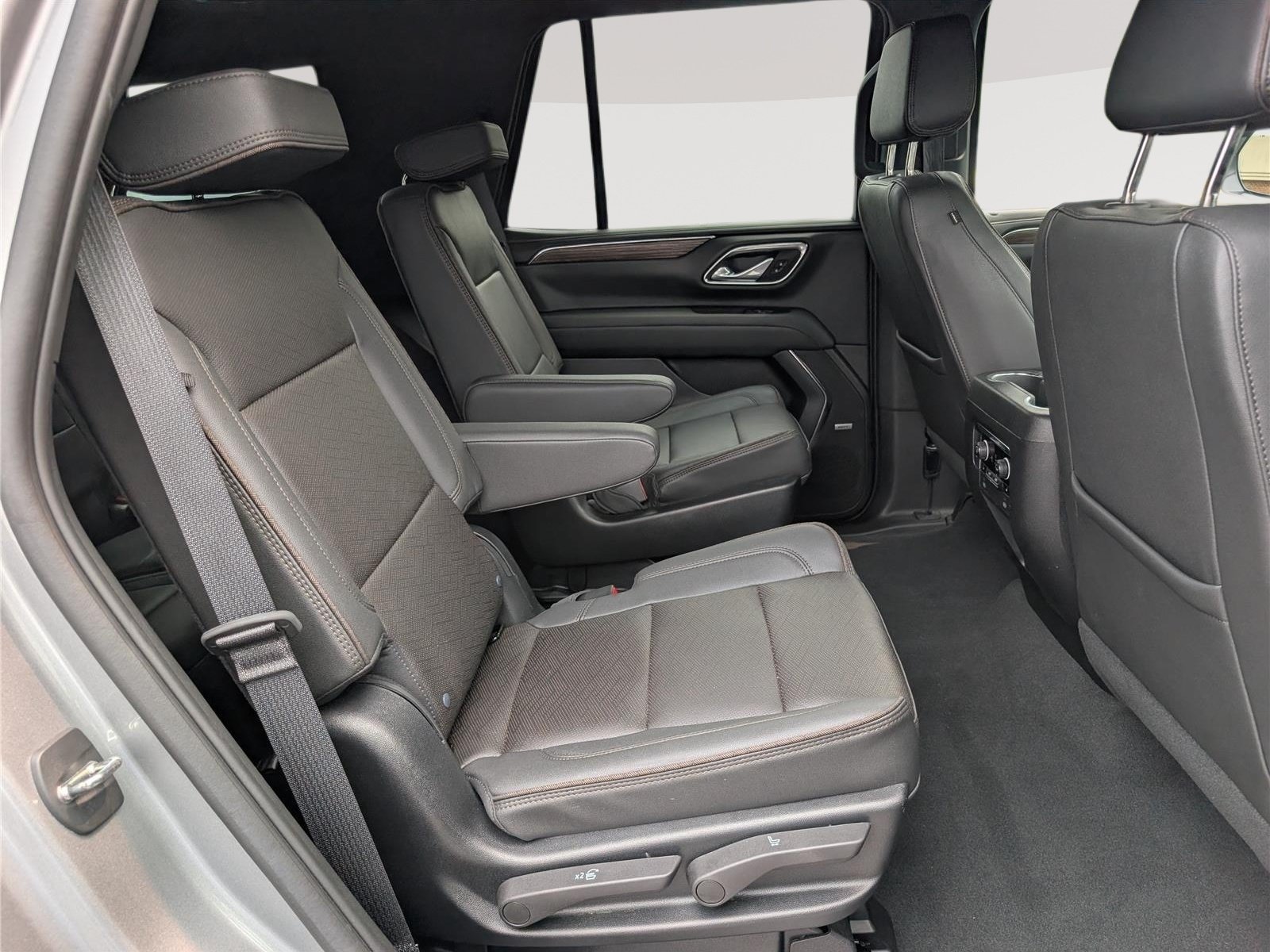 Used 2023 Chevrolet Tahoe High Country AWD/4WD image 13
