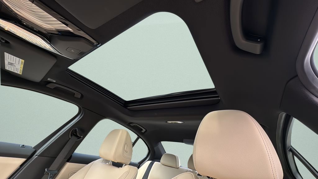 Certified 2025 BMW 330i Sedan w/ M Sport Package image 15