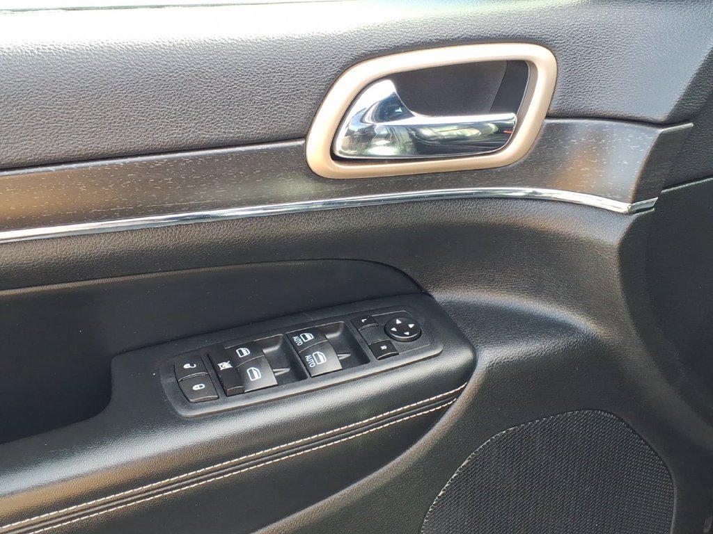 Used 2015 Jeep Grand Cherokee Limited AWD/4WD image 4