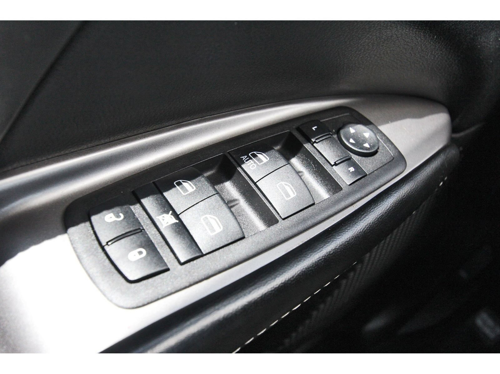 Used 2019 Dodge Journey Crossroad w/ Nav & Sun Group FWD image 19