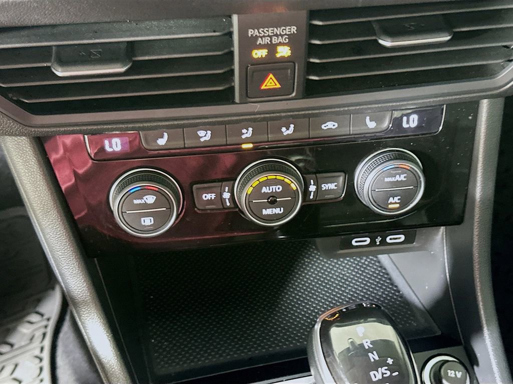 Used 2022 Volkswagen Jetta SE w/ Panoramic Sunroof Package FWD image 14