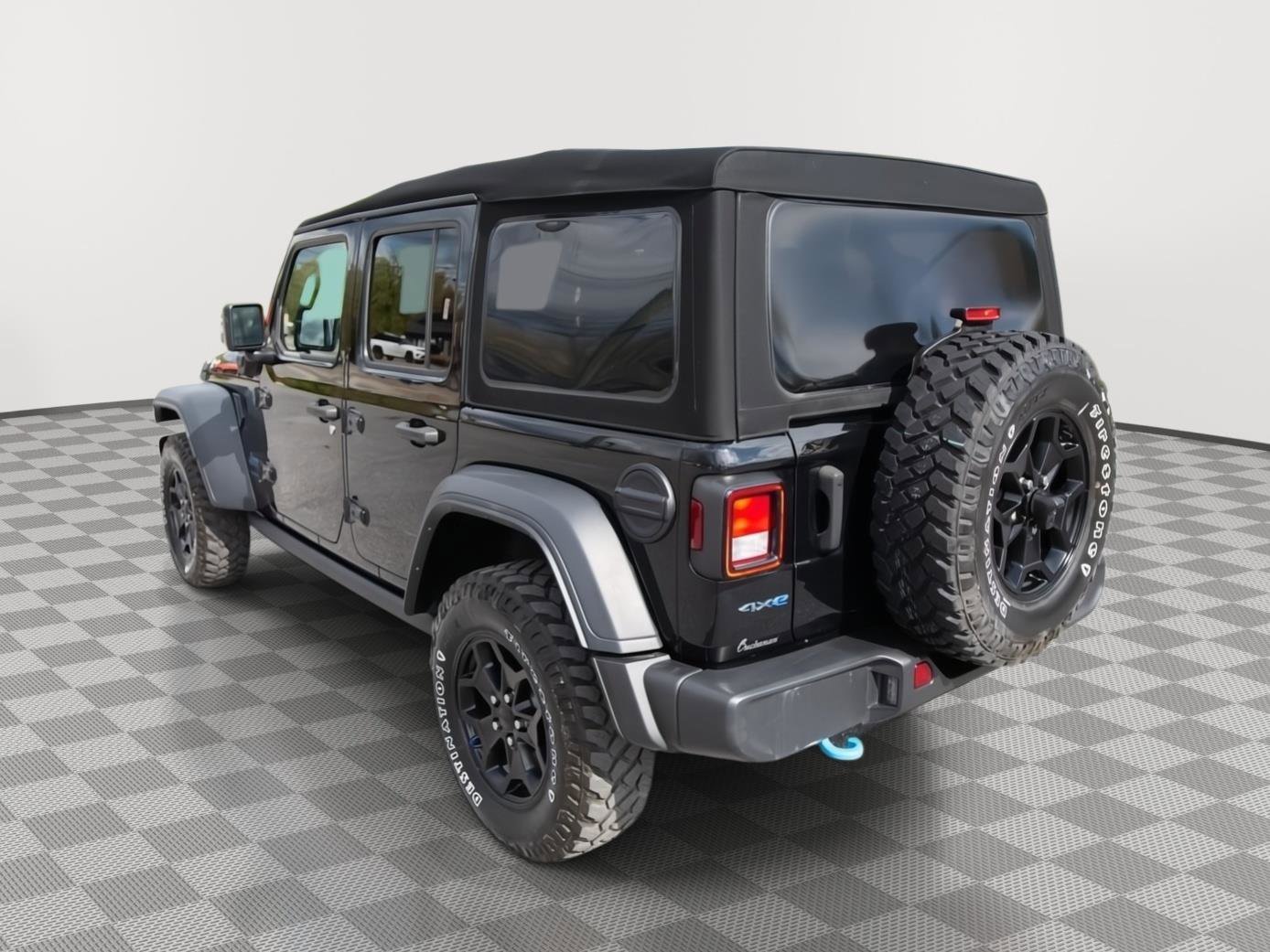 Used 2023 Jeep Wrangler Unlimited w/ Cold Weather Group AWD/4WD image 7