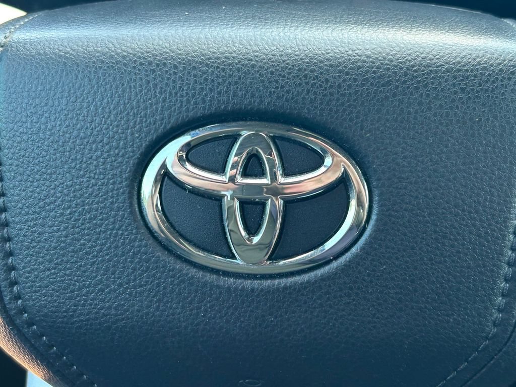 Used 2025 Toyota Tundra Limited AWD/4WD image 43