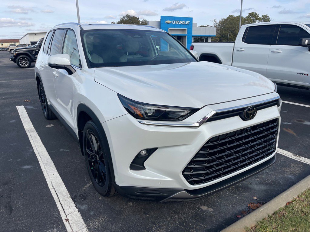 Used 2024 Toyota Grand Highlander Platinum image 3