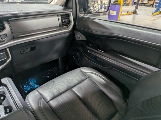 Used 2024 Ford Expedition XLT RWD image 18