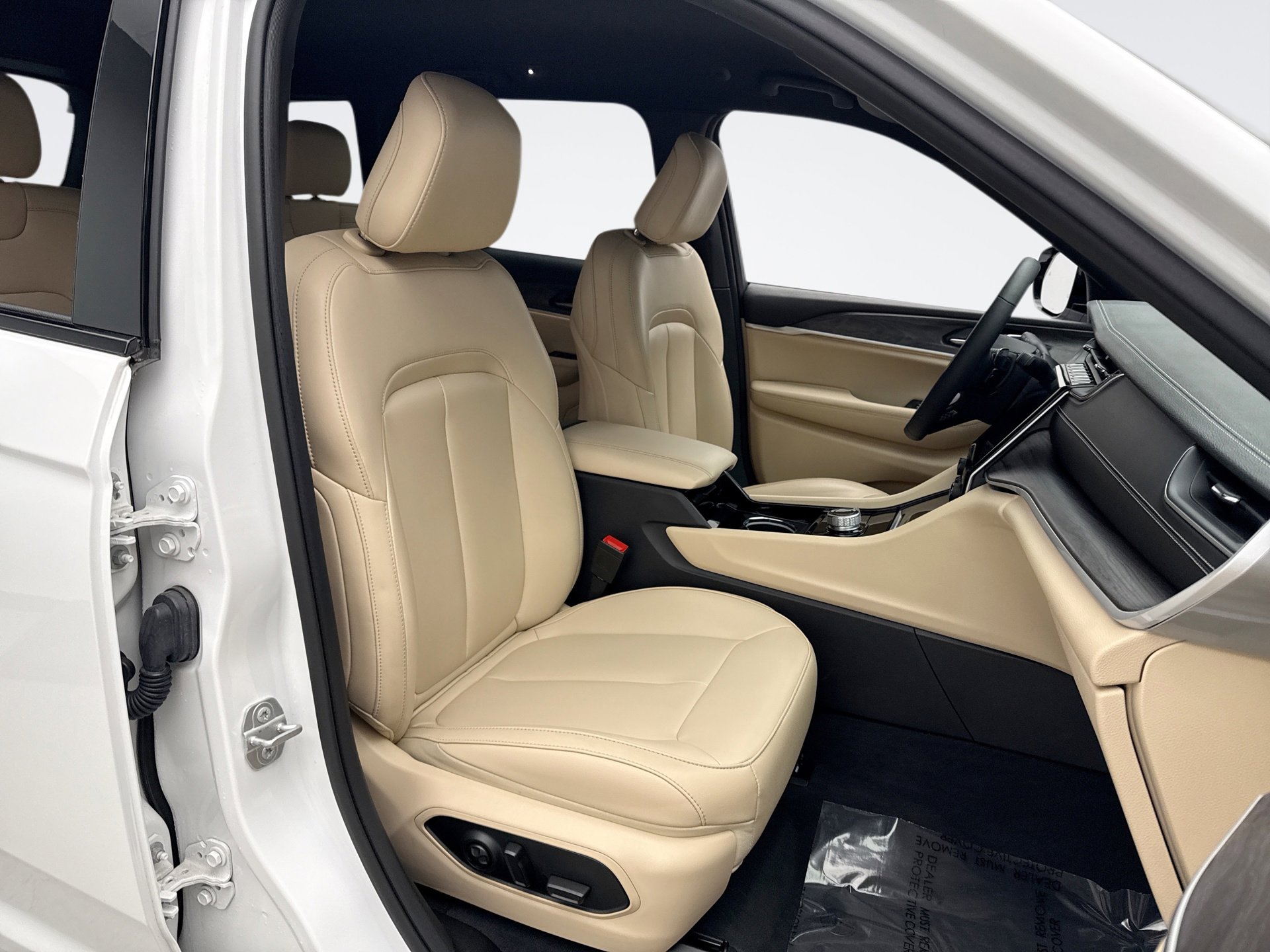 Used 2023 Jeep Grand Cherokee Limited image 17