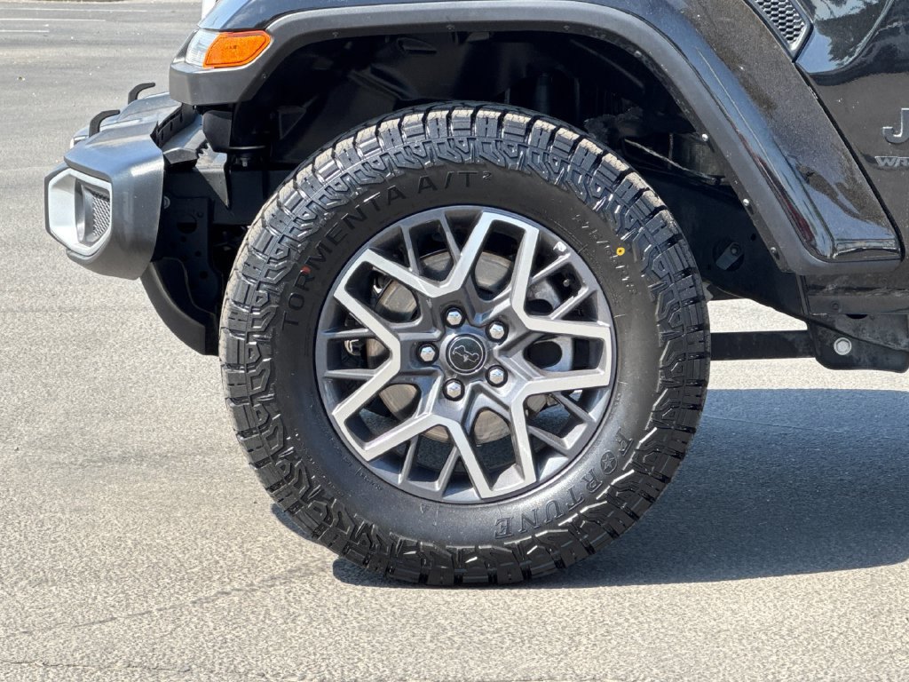 Used 2025 Jeep Wrangler Unlimited Sahara AWD/4WD image 24