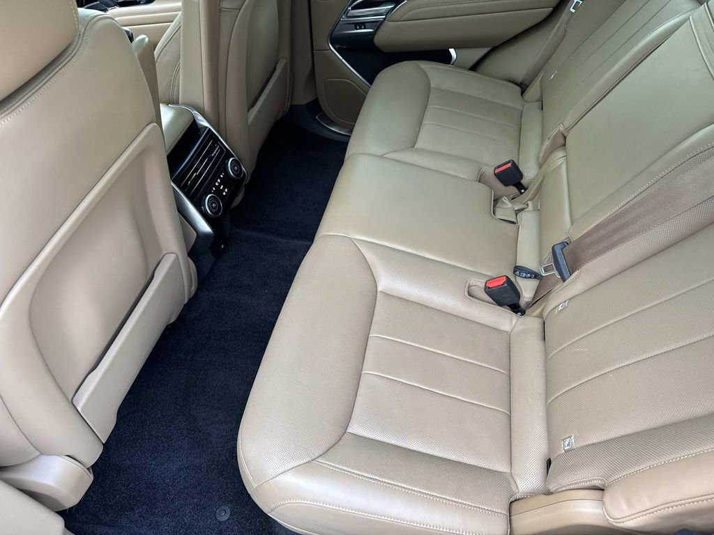 Used 2023 Land Rover Range Rover SE AWD/4WD image 16