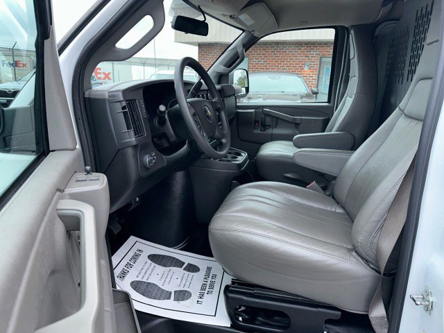 Used 2025 Chevrolet Express 2500 w/ Driver Convenience Package RWD image 16