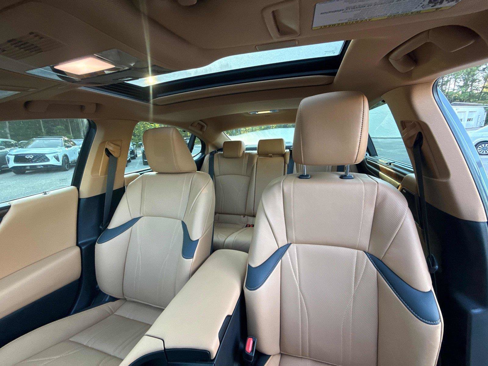 Used 2025 Lexus ES 300h Ultra Luxury w/ Accessory Package (Z2) FWD image 21