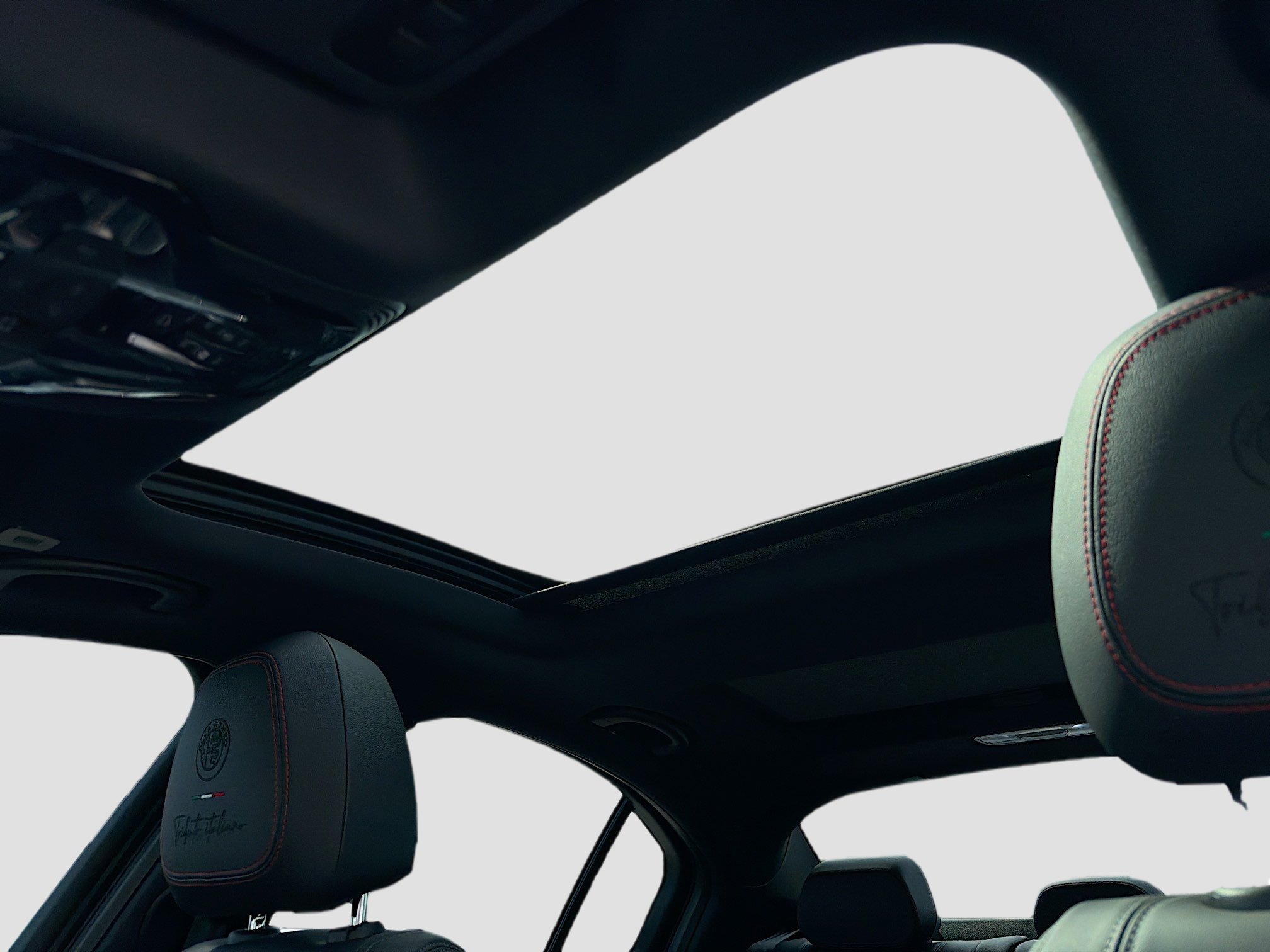 Used 2025 Alfa Romeo Giulia AWD w/ Driving Assist Package image 26