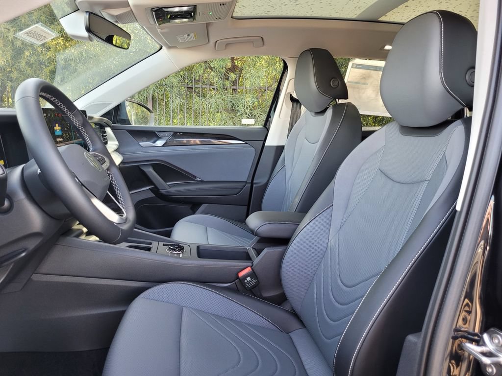 New 2026 Volkswagen Tiguan SE AWD/4WD image 11