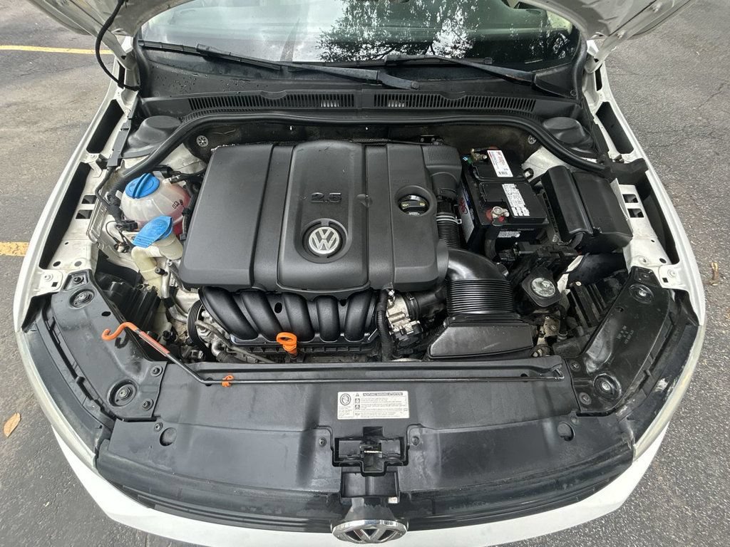 Used 2011 Volkswagen Jetta SE FWD image 11