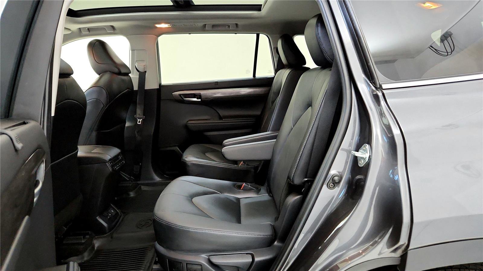 Certified 2025 Toyota Highlander Platinum image 21